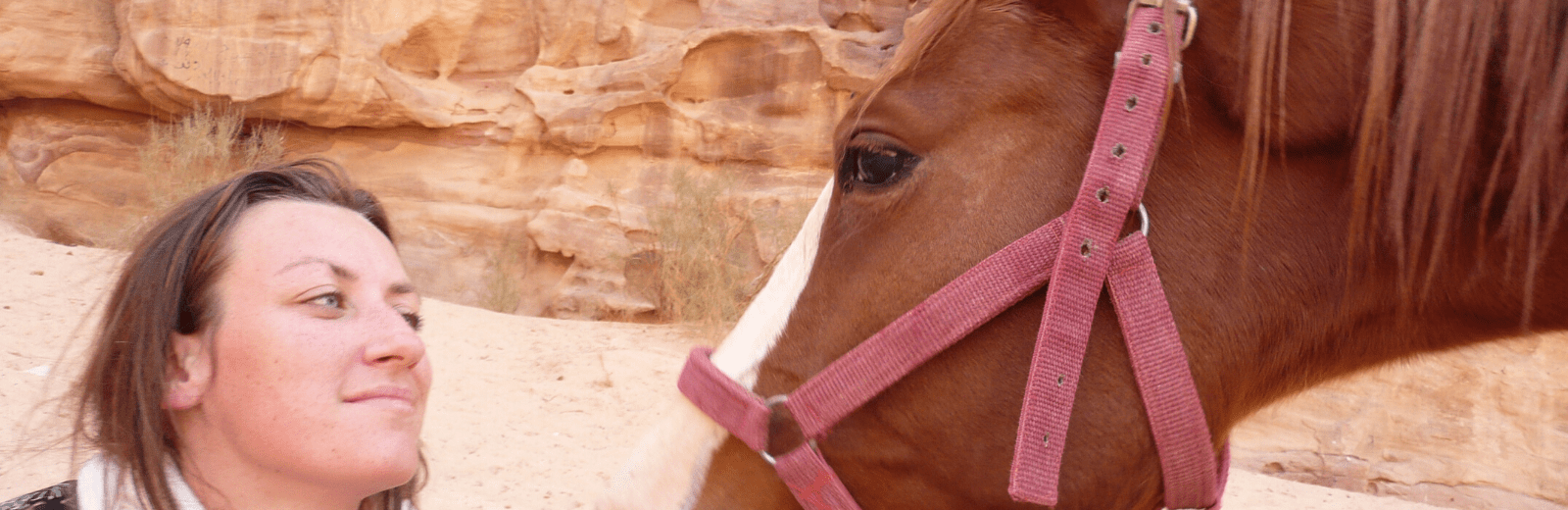 Themareis connectie met dieren, Jordanië. Jordan Desert Journeys