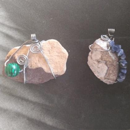 Create jewelry with desert stones. Jordan Desert Journeys