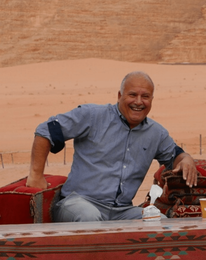 Over ons, Radi abu Sakr, privéchauffeur. Jordan Desert Journeys