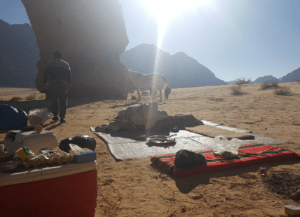 Dyenne Borst, breakfast and departure after overnight in the desert